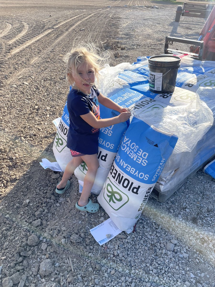 Finished planting couple nights ago, didn’t have to ask for help she told her mom to put her supper in fridge she’d be back. Helped open all the bags and went back finished supper befor coming for a ride. I hope she never changes,her love of farming reminds me of myself.