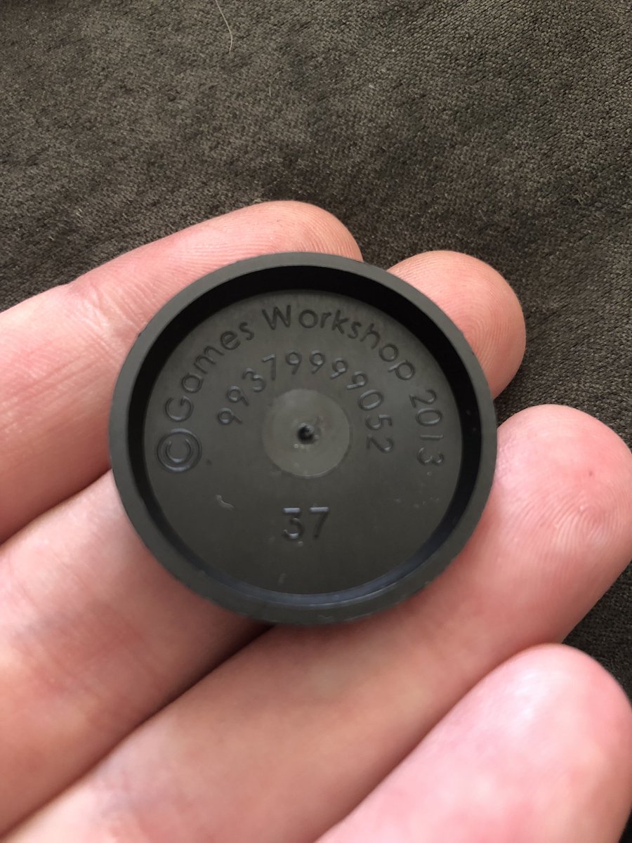 Hey <a href="/warhammer/">Warhammer Official</a> I see all this information on the bottom of bases, why not have the base size printed there? Might help people with assembly ✌🏻☺️ #WarhammerCommunity