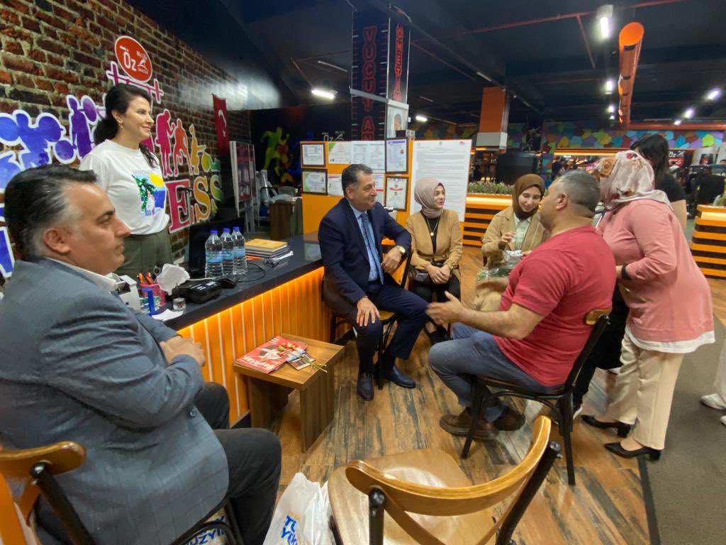 Bugün Arnavutköy ilçemizde esnaf ve üreticilerimizi ziyaret ettik. 
Esnafımıza hayırlı işler, bol kazançlar diliyorum.