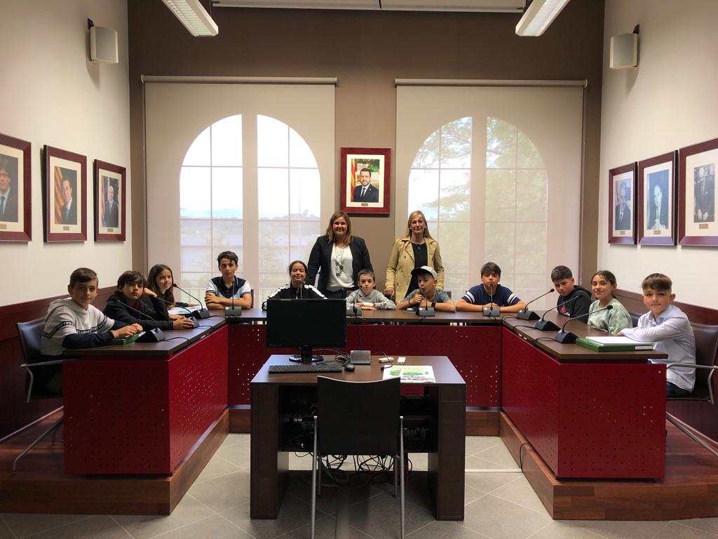 #ConsistoriInfantil de #lesMasiesdeVoltregà us convida a participar en la matinal de #neteja de l'entorn el diumenge 4 de juny

youtube.com/watch?v=lfGOmO…

Esteu tots i totes convidades! #EducacióLMV #LMV