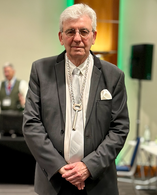 AI_SimCentre's tweet photo. @AI_SimCentre congratulates Dr. Rolando Del Maestro for being elected as President of the American Osler Society (AOS) at the 53rd Annual AOS  London England Meeting.  The 5 previous Canadian AOS Presidents are Charles Roland, Jock Murray, Joseph Lella, Michael Bliss, Pam Miller https://t.co/kD8rvcItpW