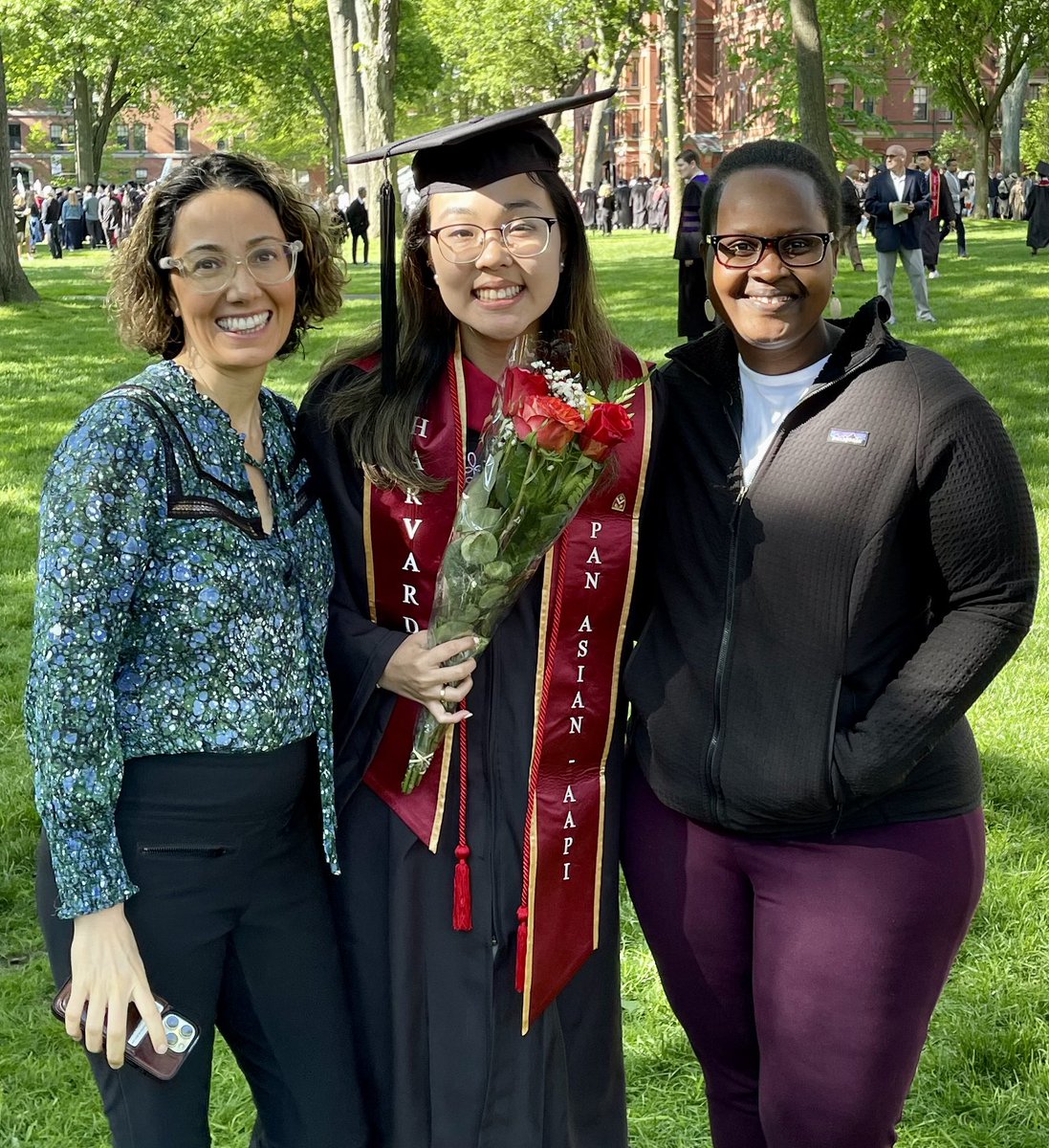 Congrats to (now former 🥹) undergrad Lauren! It's been an honor working with you this past year @sabeti_lab. Wishing you the best as you graduate from #Harvard and become a Rhodes Scholar at #Oxford. Your future is boundless!