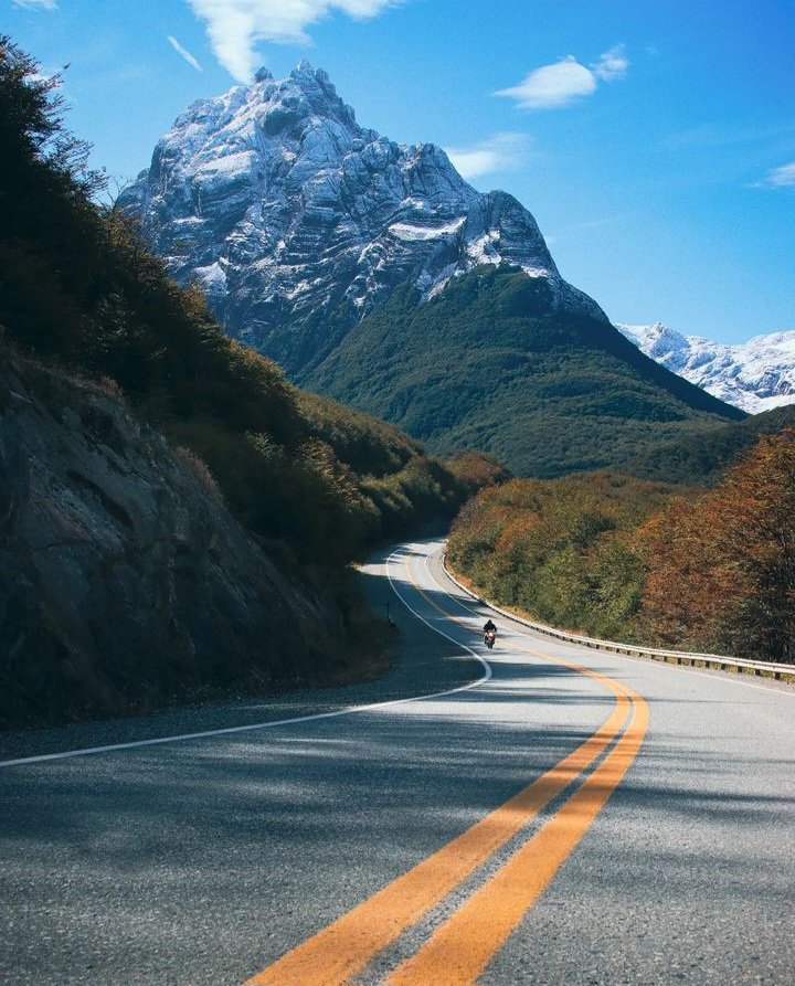 Llegando al Fin del Mundo por la Ruta N3, Ushuaia.
De fondo el majestuoso Monte Olivia. Provincia de Tierra del Fuego, Antártida e Islas del Atlántico Sur.
📷 Gustavo Buyan