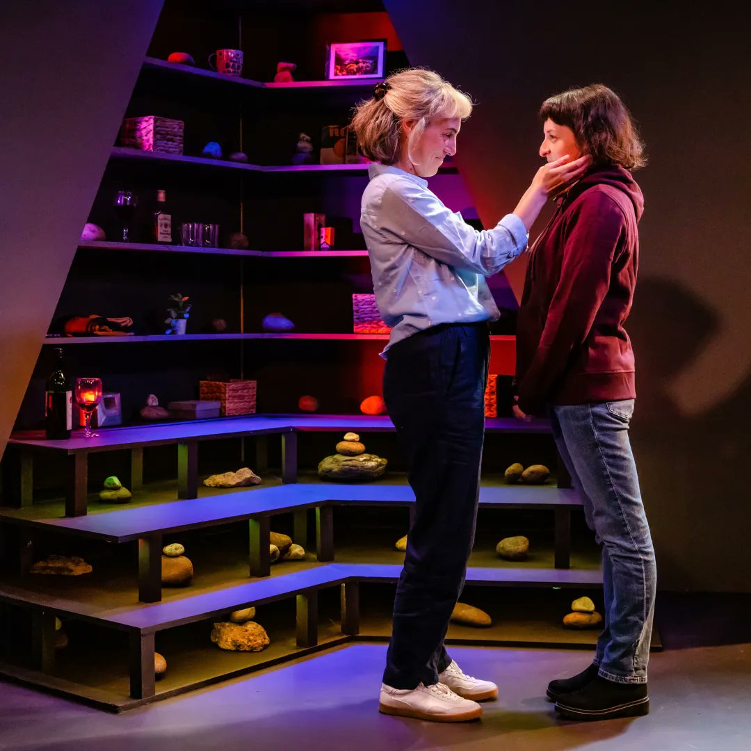 This is your 🔔 FINAL CALL 🔔 for the stunning #503Helen as the show must close tomorrow!

🎟️ buff.ly/3mQK8Ep