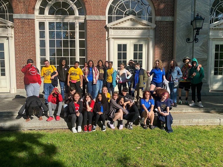 wrharperschool's tweet photo. Harperβs in Detroit! Our middle schoolers made it. They are at the Henry Ford Museum and looking forward to a great learning experience. ππππ #wrharper #teamHarper #IBWorldSchool #IBPYP #PYP #cmsd #weareIB #global #learners #worldchangers #gethere #teachcle #elementaryschool https://t.co/nYeN82IYXY