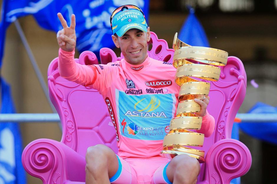 Cyclingtimenews's tweet image. #amarcord 
Il #26maggio 2013 Vincenzo #Nibali siede in maglia rosa sul trono del Giro d&apos;Italia 🇮🇹