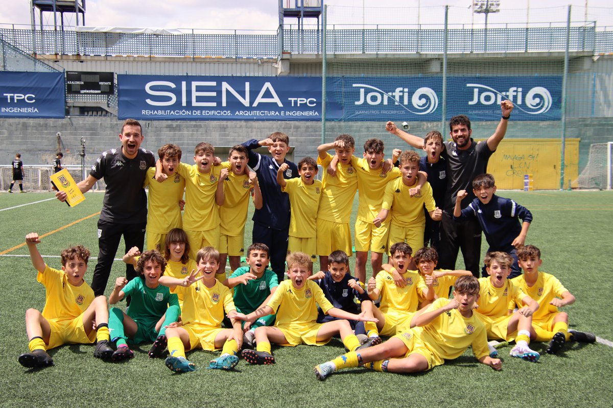 PabloGalvezzz's tweet photo. ¡Qué temporada lleva este equipo!
Afrontamos el último partido de liga con mucha ilusión, con muchas ganas, contra el líder, en su campo, jugándose el ascenso y la liga.
Vamos equipo, disfrutemos y compitamos hasta el último minuto del último partido.
#FútbolBase
#AdaBase https://t.co/EDx0cqlyzr