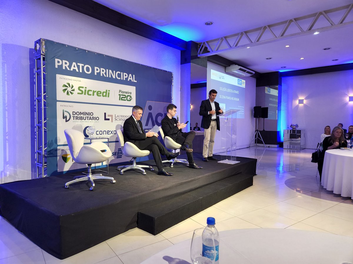 Disertaron Alvaro Olazabal, presidente de Inalog, Sergio Gonzalez, vicepresidente de Audaca y Mauricio Papa, director de CZFUY. El evento contó con la presencia de la Cónsul General de Uruguay en Porto Alegre Sra. Liliana Buonomo.