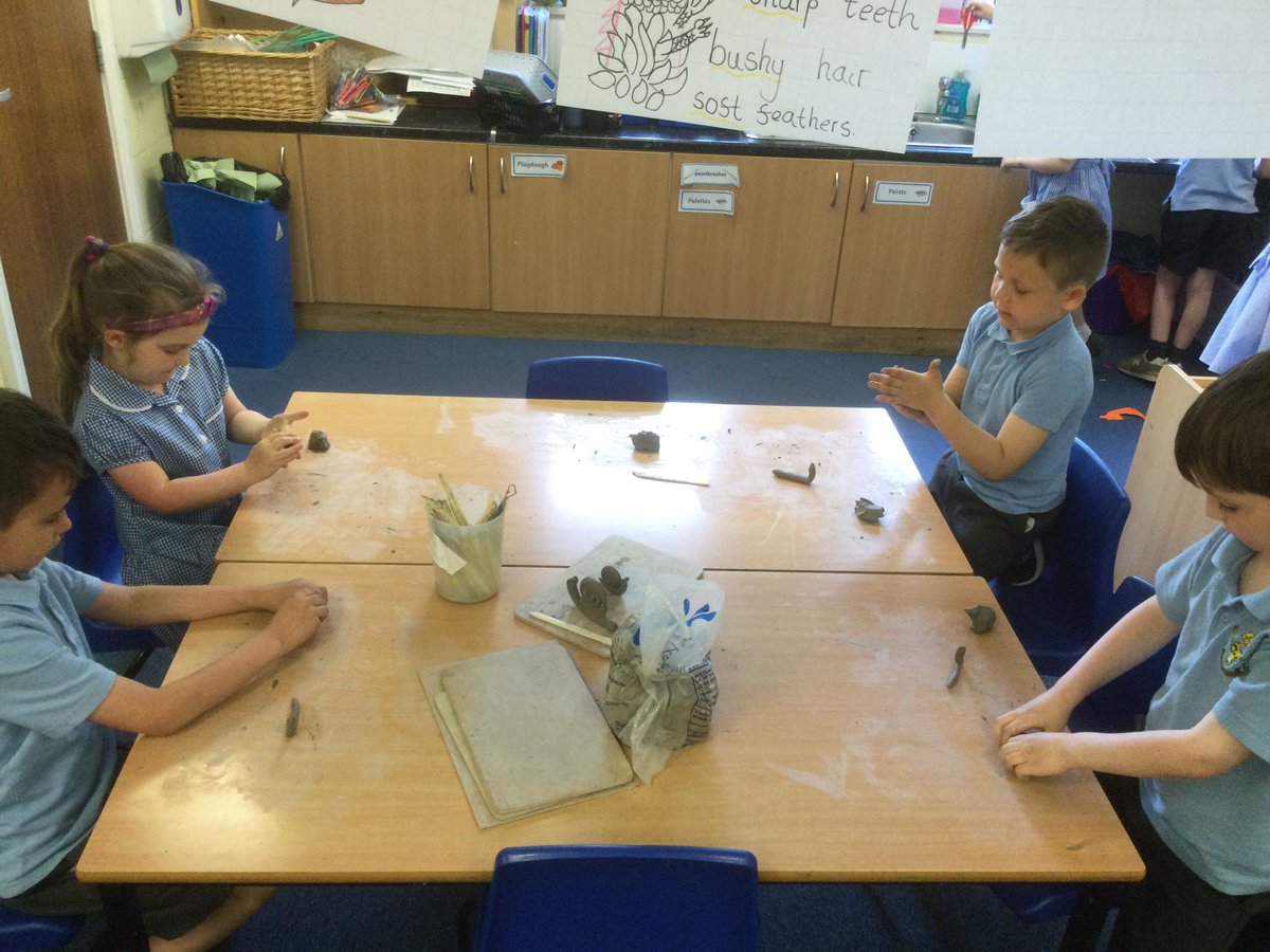 Wren class are making clay snails in Art this afternoon.🐌👩🏼‍🎨😊