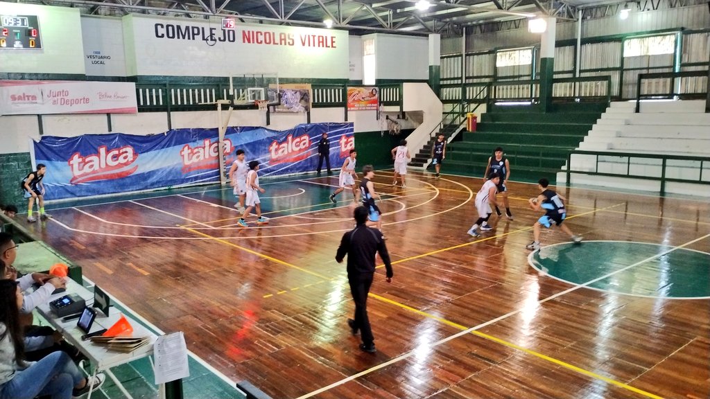 TribunoBasquet's tweet photo. Arranco la segunda jornada en el Complejo Vitale entre entre GyT vs Cachi Basquet. 
A las 12 hs el TBB enfrenta a Coba de Oran, todos a alentar a los chicos en su segunda presentación!!💪🏼💪🏼🇳🇬🇳🇬 https://t.co/5qxw9Z6oWg