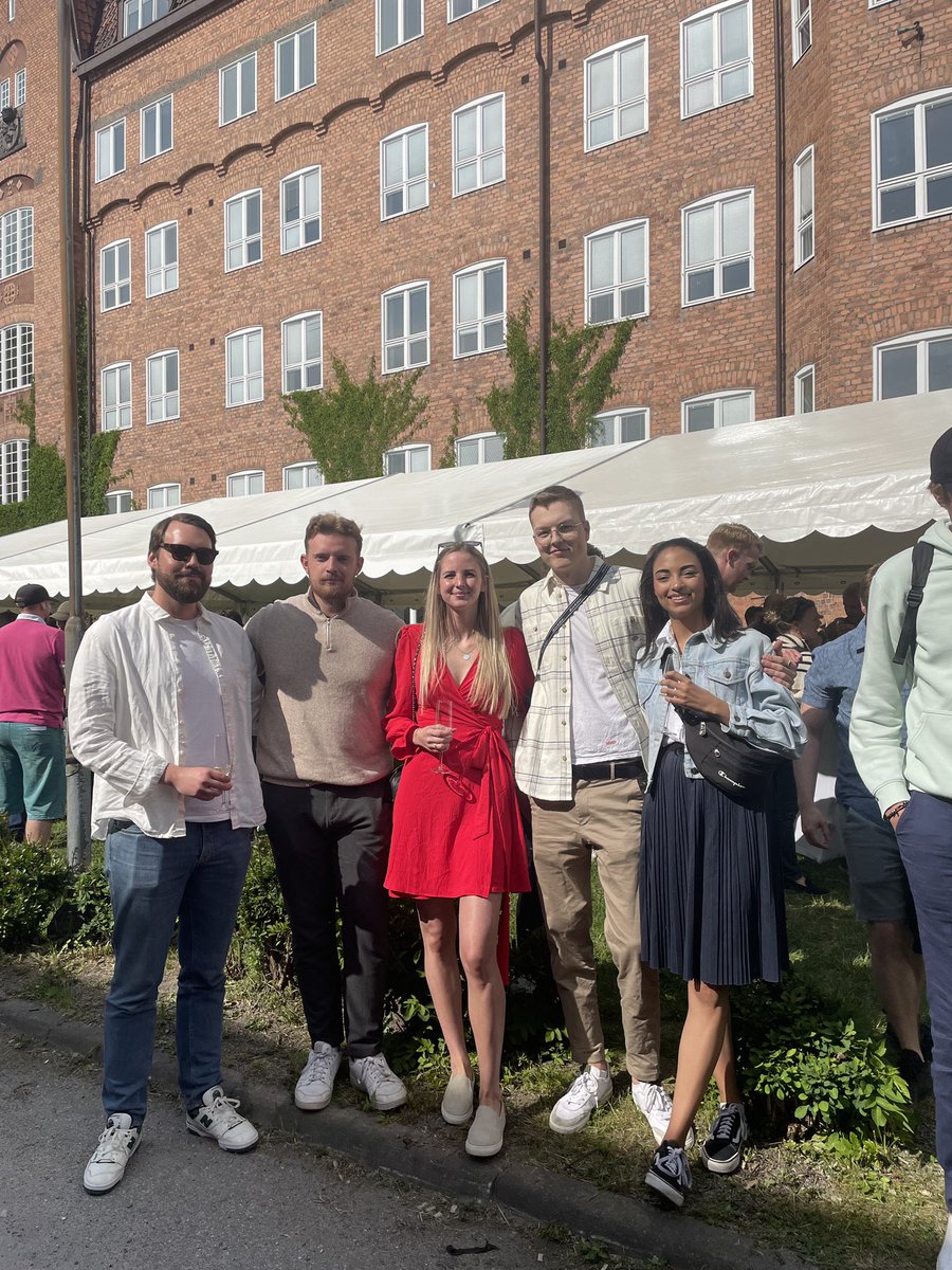 Då går vi på helg som färdigutbildade! Efter 2 år äntligen klar med studierna! #frontend