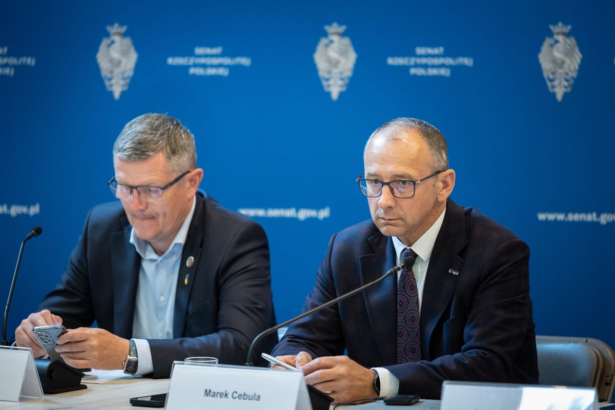 PolskiSenat's tweet photo. 💬 „Część tych ryb rozpuszczała się w wodzie, nieraz wyciągaliśmy szkielet” – mówił o wydarzeniach sprzed roku burmistrz Krosna Odrzańskiego @marek_cebula. https://t.co/hIrjQNX6Tt