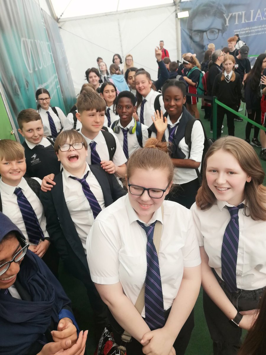 LiteracyWillows's tweet photo. A fantastic day with our Willows-tastic pupils at the Hay Festival. Bendigedig! https://t.co/j2KSNLcdd2