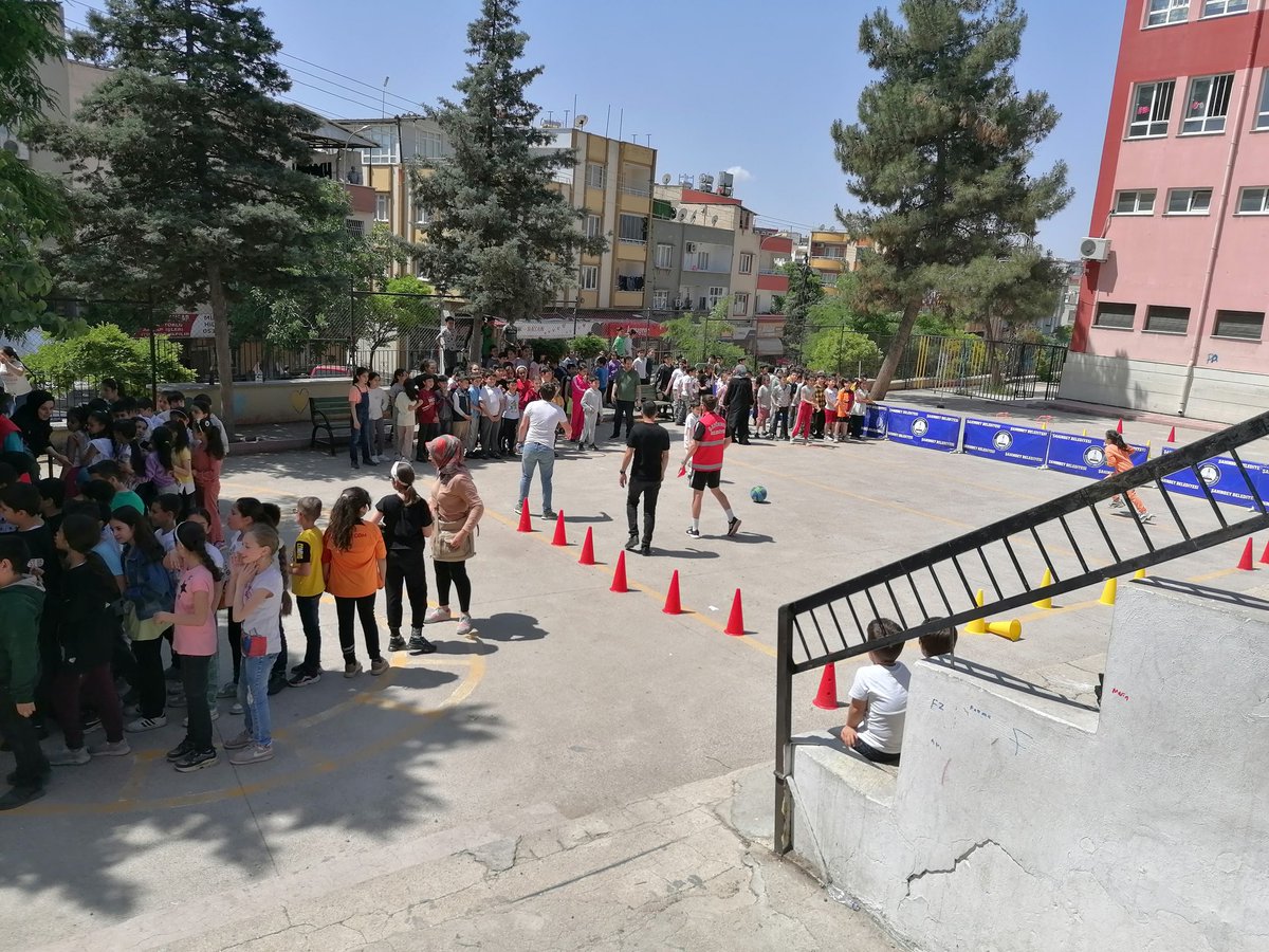 Okulda Sporla Uyum" etkinlikleri okulumuzdaydı.Güzel kareler👋👋Başkanımız <a href="/mtahmazoglu/">Mehmet Tahmazoğlu 🇹🇷</a> 'na ve ekibine teşekkür ederiz.👋👏 <a href="/gul_davut/">Davut GÜL</a> <a href="/yasintepe/">Yasin TEPE</a> <a href="/Gaziantep_MEM/">Gaziantep İl Millî Eğitim Müdürlüğü</a> <a href="/HayrettinnCiCEK/">Hayrettin Çiçek</a> <a href="/SahinbeyK27/">Şahinbey Kaymakamlığı</a> <a href="/erdalkilinc27/">Dr.Erdal KILINÇ</a> <a href="/sahinbeymem/">Şahinbey İlçe Milli Eğitim Müdürlüğü 🇹🇷</a> <a href="/sporsehrigantep/">Spor Şehri Gaziantep</a> <a href="/mtahmazoglu/">Mehmet Tahmazoğlu 🇹🇷</a>  <a href="/sahinbeybel/">Şahinbey Belediyesi</a> <a href="/AbdulkadirFira2/">Abdulkadir Firat</a>