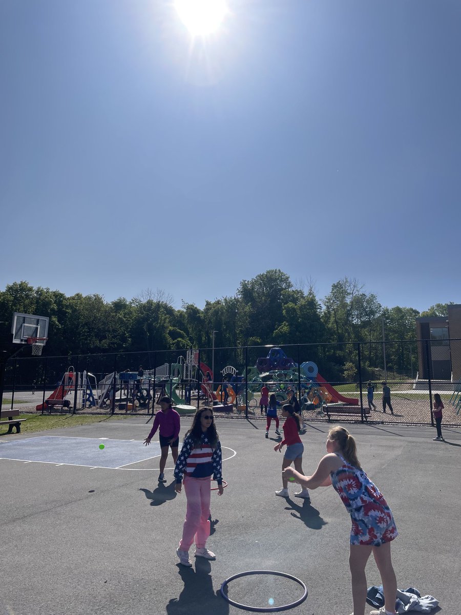 ⁦@GovNedLamont⁩ Happy Get Out and Play Day from Johnson School in Bethel! #GetOutAndPlay