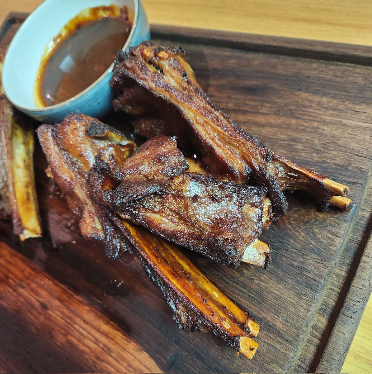 Those lamb ribs cooked to perfection & crisp just before serving are the ideal nibble on the San Deck with your favorite Cabernet Sauvignon 

#MiguelChan #Sommelier #Africa #Lamb #SandtonSun #Ribs #SanDeck #LambRibs #Sandton #CabernetSauvignon #SandtonCentral #SouthAfrica #Wine