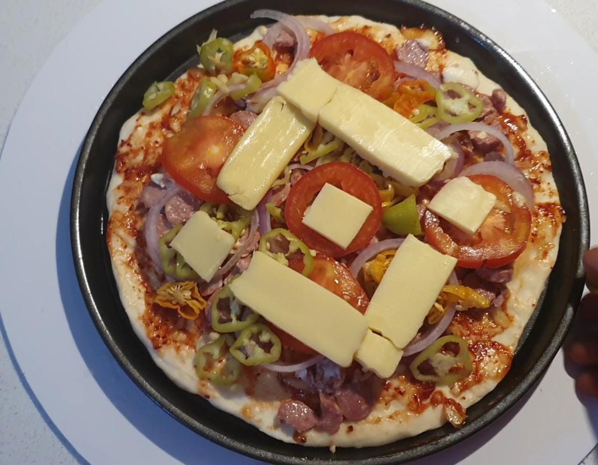 dilipishara1990's tweet image. Spicing up my pizza game with a homemade masterpiece! 🍕🔥 Check out my latest creation: a delicious slice topped with the @binance logo. Combining my love for Binance and cheesy goodness! 😄 #PizzaArt #Binance    #BinancePizza   #CryptoCravings