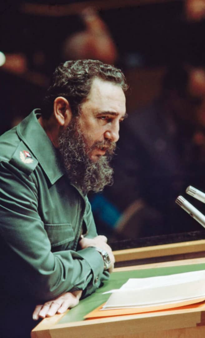 IzquierdoAlons1's tweet photo. Fidel “La propia vida, la propia experiencia, demuestran que las posibilidades de la juventud y las posibilidades de su papel en el proceso revolucionario, en la construcción del socialismo y del comunismo, son aun superiores...”.
#LatirAvileño 
#LatirXUn26DeVictorias https://t.co/FN2zoNuQ0k