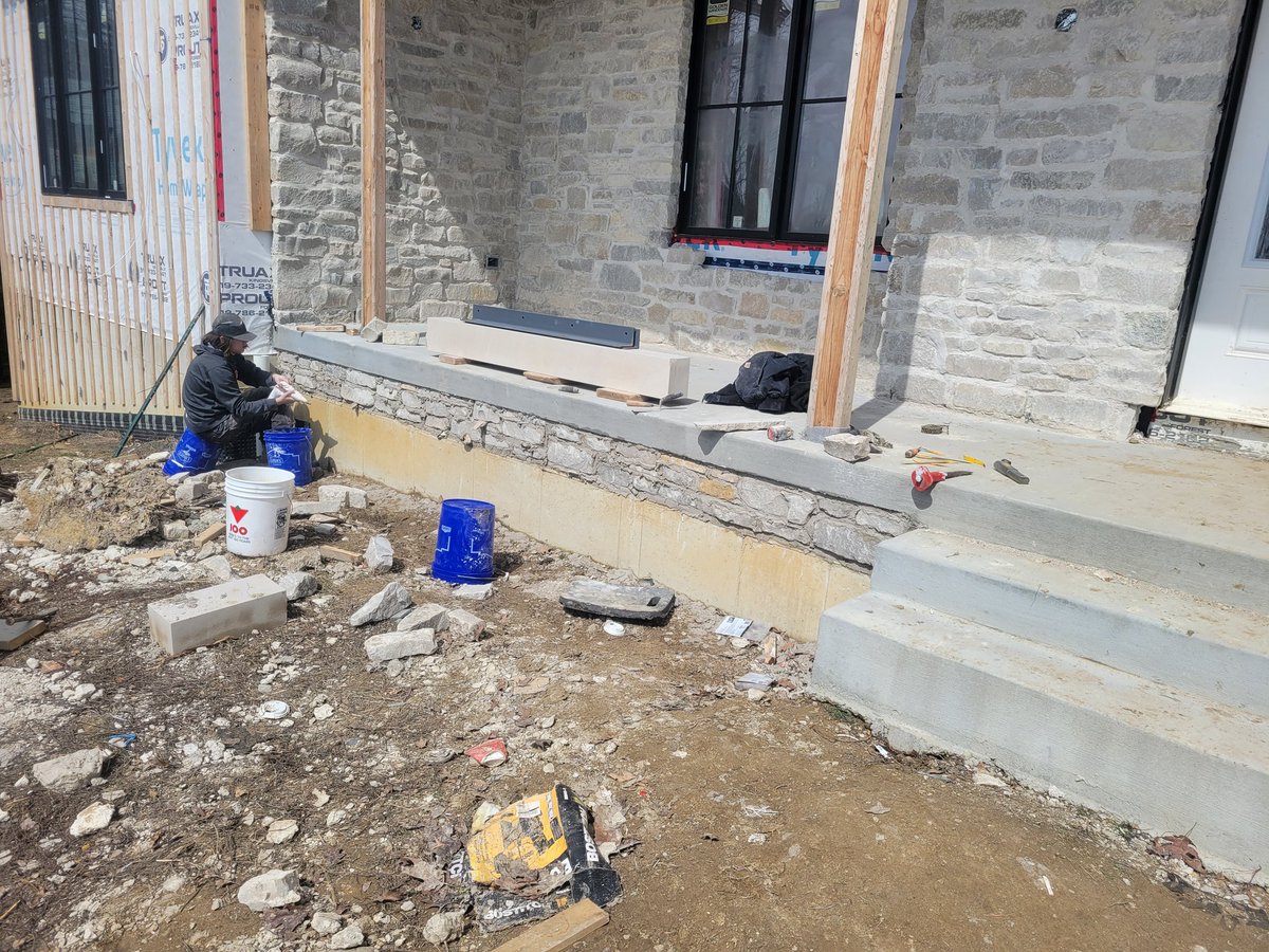 pjmasonry's tweet photo. Natural #stone #installation continues on this #newhomebuild we've been working on since the fall of 2022.  #yqg #windsorontario #masonry  #stonework #Stonehouse #stonewall #progress #photography #picoftheday #photooftheday #newbuild #building @pjmasonry https://t.co/dDpSs5ZDIL