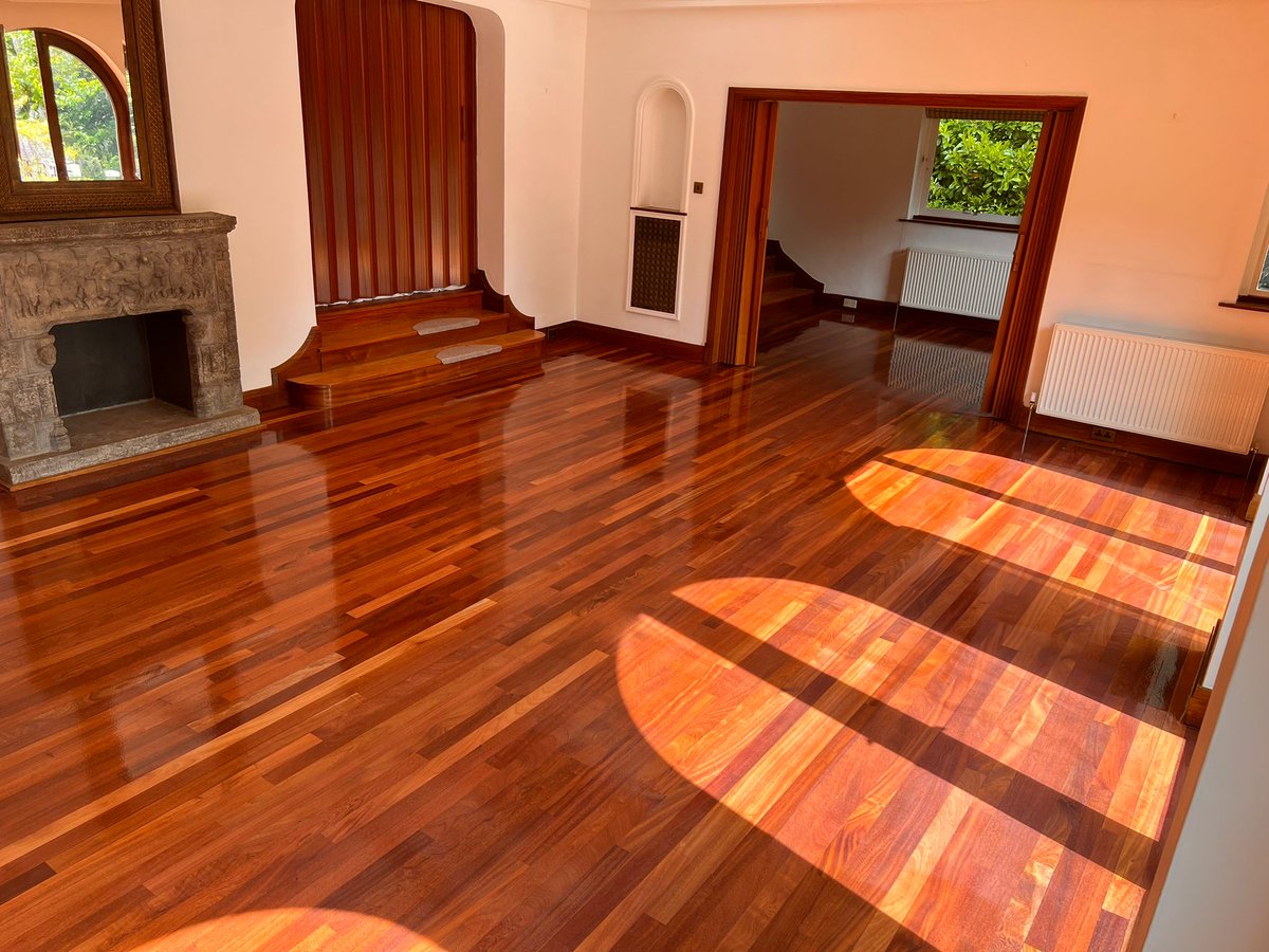 SilverLiningFC's tweet image. Witness the mesmerising restoration of a teak floor in Whetstone! 🌟

The transformation is truly remarkable, from repairing oak planks to flawless sanding and applying premium  lacquer from #Pallmann

Discover the whole story: ow.ly/x6Uw50OxALy