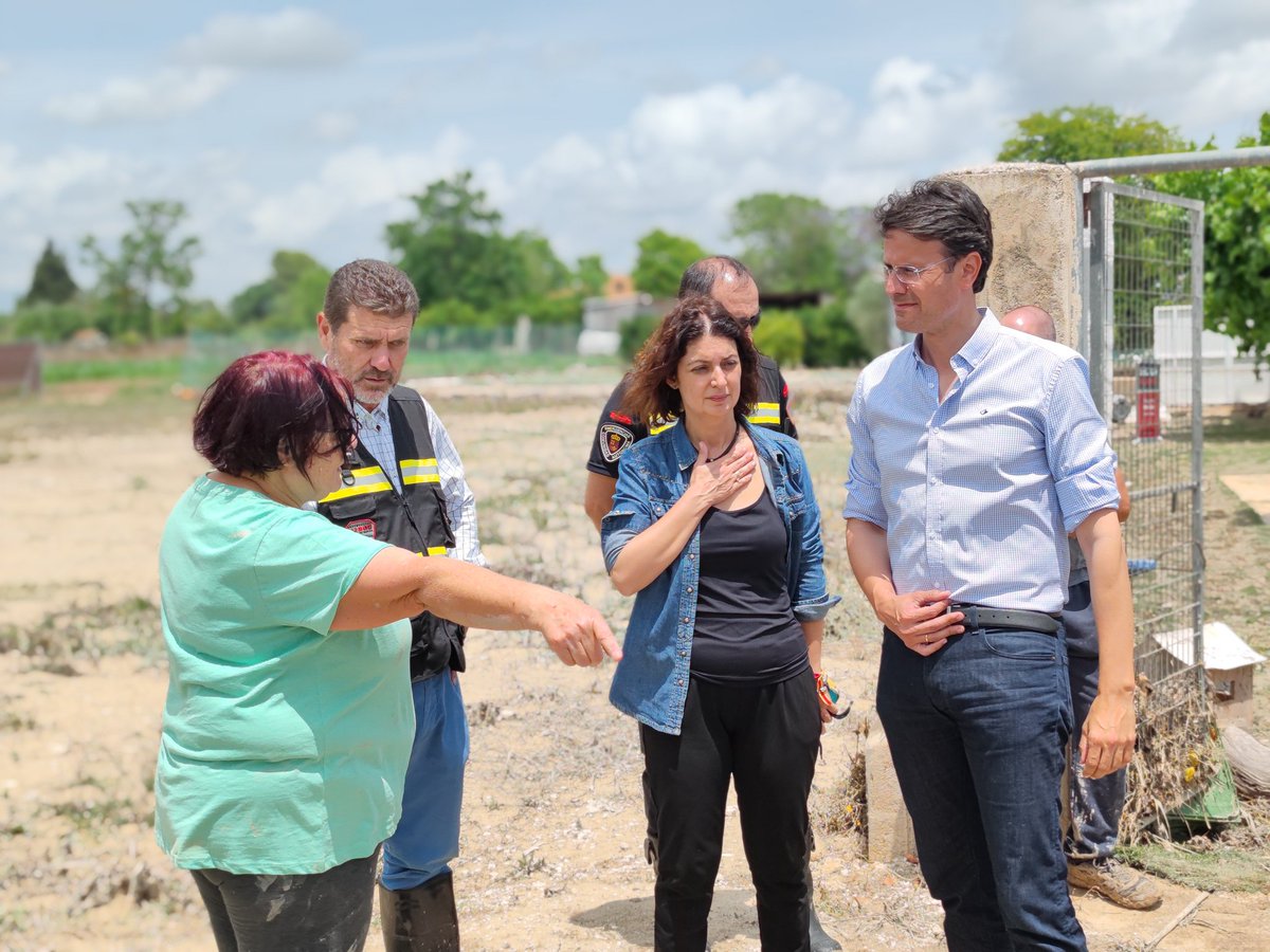 popularesmolina's tweet photo. 🔵 Nuestro candidato, @jangelalfonso, la S.G. de @Rm_Hacienda, @SoniaAlcayna, y el D.G. de Emergencias @112rmurcia, @PENCHO3, han visitado esta mañana las zonas afectadas por las graves inundaciones que sufrió ayer #MolinaDeSegura. https://t.co/MXbPFyLxwK