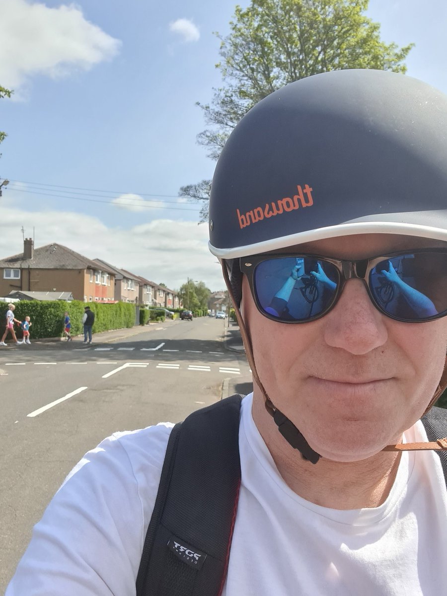 Paul4Linn's tweet photo. As promised, Give-way markings at the junction of
Crofton Ave &amp; Croftburn Dr are now painted. @SNPforGlasgow inAction #SafeGlasgow #ForLinn https://t.co/G2PmOB2IYV