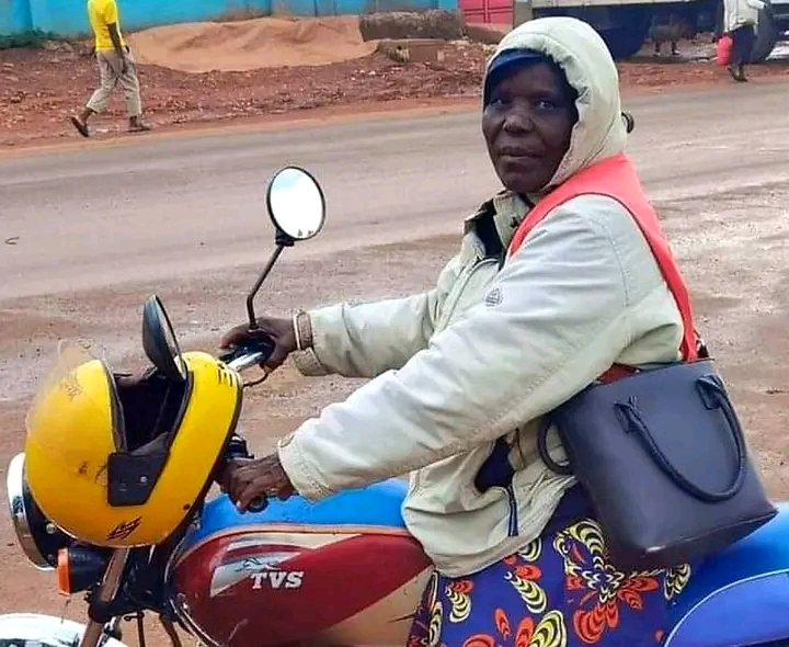 The 62 year old grandma boda boda operator from Bonchari constituency in Kisii County. Makofi kwake👏👏👏👏
#KaziNiKazi #Shakahola 

Dennis Itumbi Azimio Winnie Odinga 50 CAS