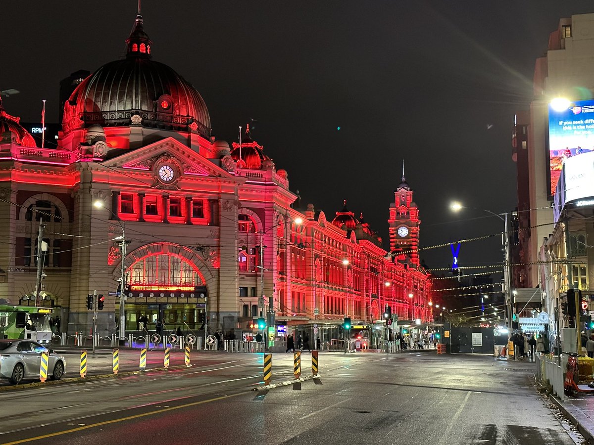 CFTogetherAus's tweet image. #cfmonthlightup 

Lovely to see the city shinning in red tonight for 65 Roses Day.

#CysticFibrosis #cfmonth