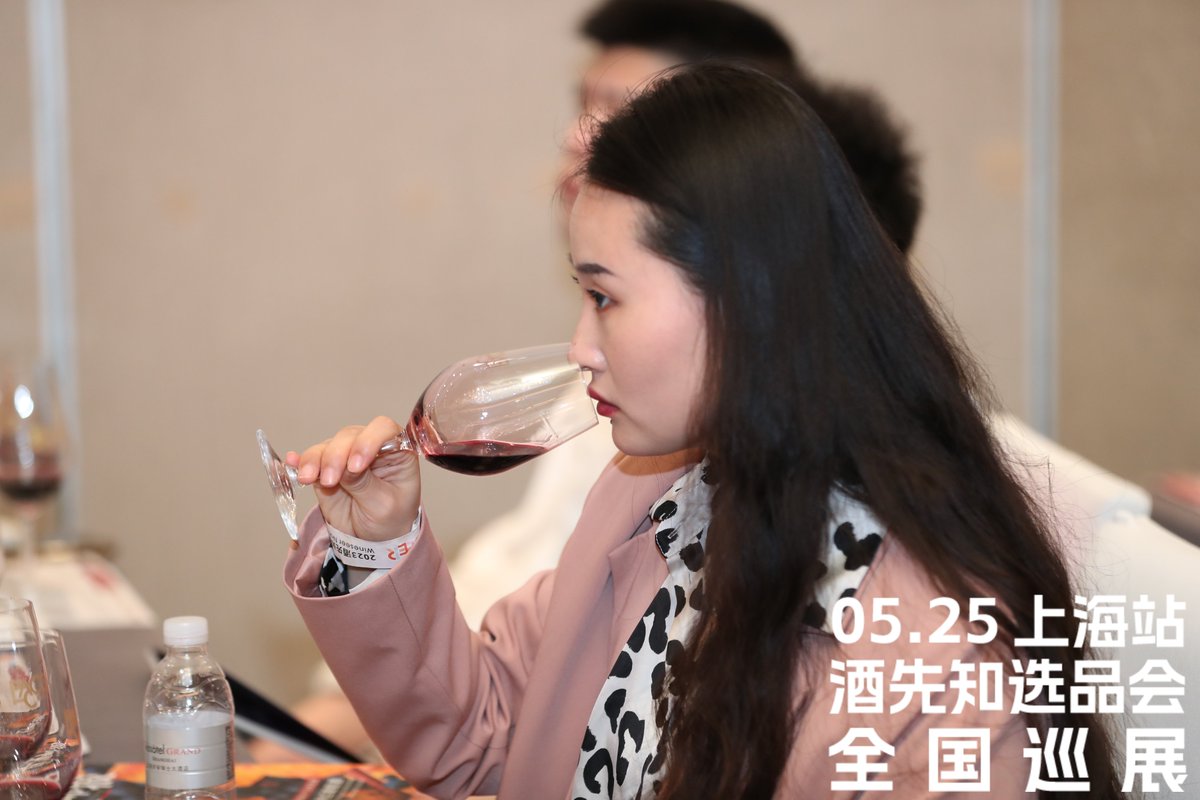 winechannelit's tweet photo. Eccoci a #Shanghai, la “perla d’Oriente”.

#Shanghai è in espansione e la domanda dei consumatori cinesi per il vino di alta qualità è in costante aumento.
𝗡𝗲𝘅𝘁 𝘀𝘁𝗼𝗽 𝗜𝗻𝘁𝗲𝗿𝘄𝗶𝗻𝗲 𝟮-𝟰 𝗴𝗶𝘂𝗴𝗻𝗼 𝗚𝘂𝗮𝗻𝗴𝘇𝗵𝗼𝘂

#wine #vinoitaliano #cina #wineexport https://t.co/oEtfl6pkvZ