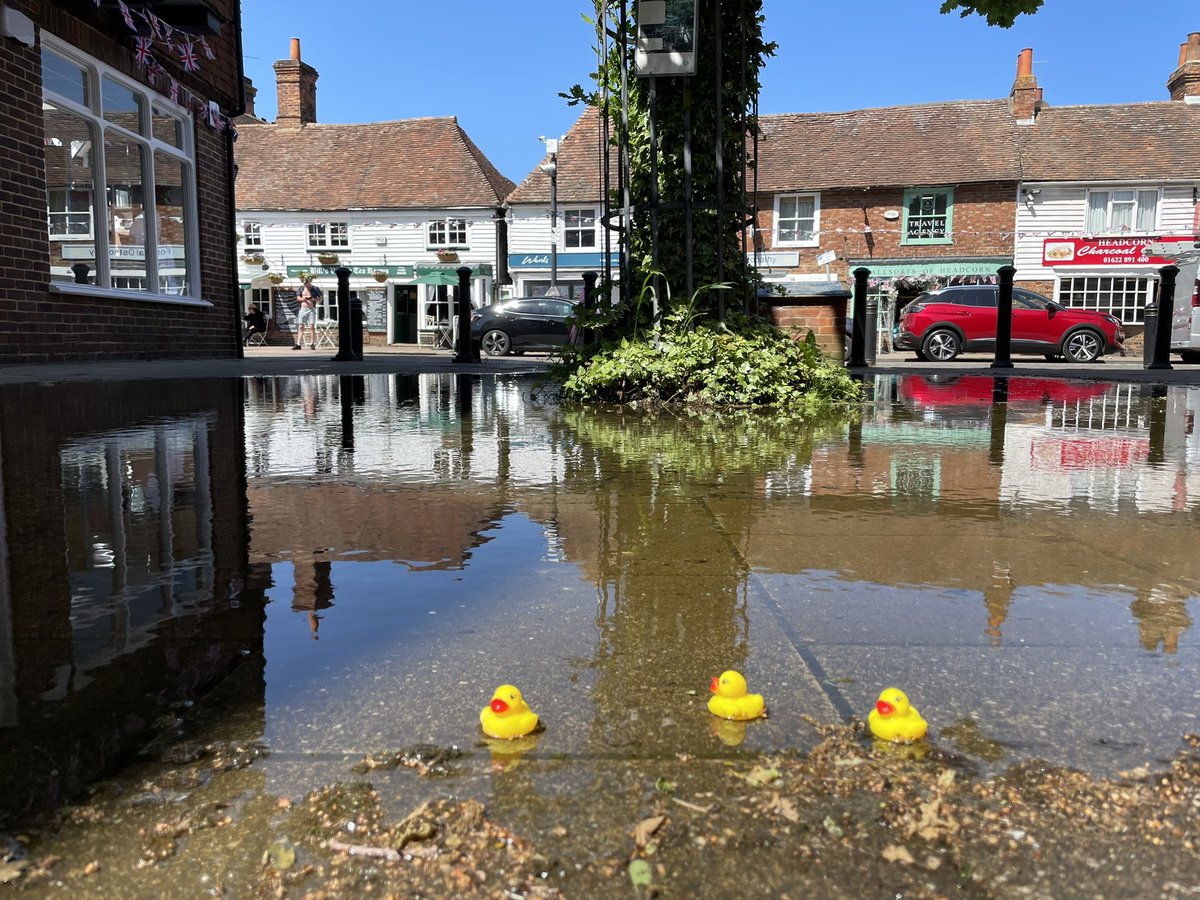 This water leak was reported three weeks ago <a href="/sewateruk/">South East Water</a> 
Yet you haven’t said when you’re going to fix it. Why’s that?
<a href="/Helen_Whately/">Helen Whately MP</a> 
<a href="/HeadcornCouncil/">Headcorn Parish Cncl</a>