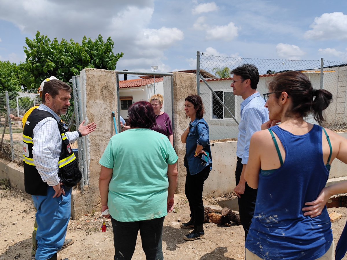 popularesmolina's tweet photo. 🔵 Nuestro candidato, @jangelalfonso, la S.G. de @Rm_Hacienda, @SoniaAlcayna, y el D.G. de Emergencias @112rmurcia, @PENCHO3, han visitado esta mañana las zonas afectadas por las graves inundaciones que sufrió ayer #MolinaDeSegura. https://t.co/MXbPFyLxwK