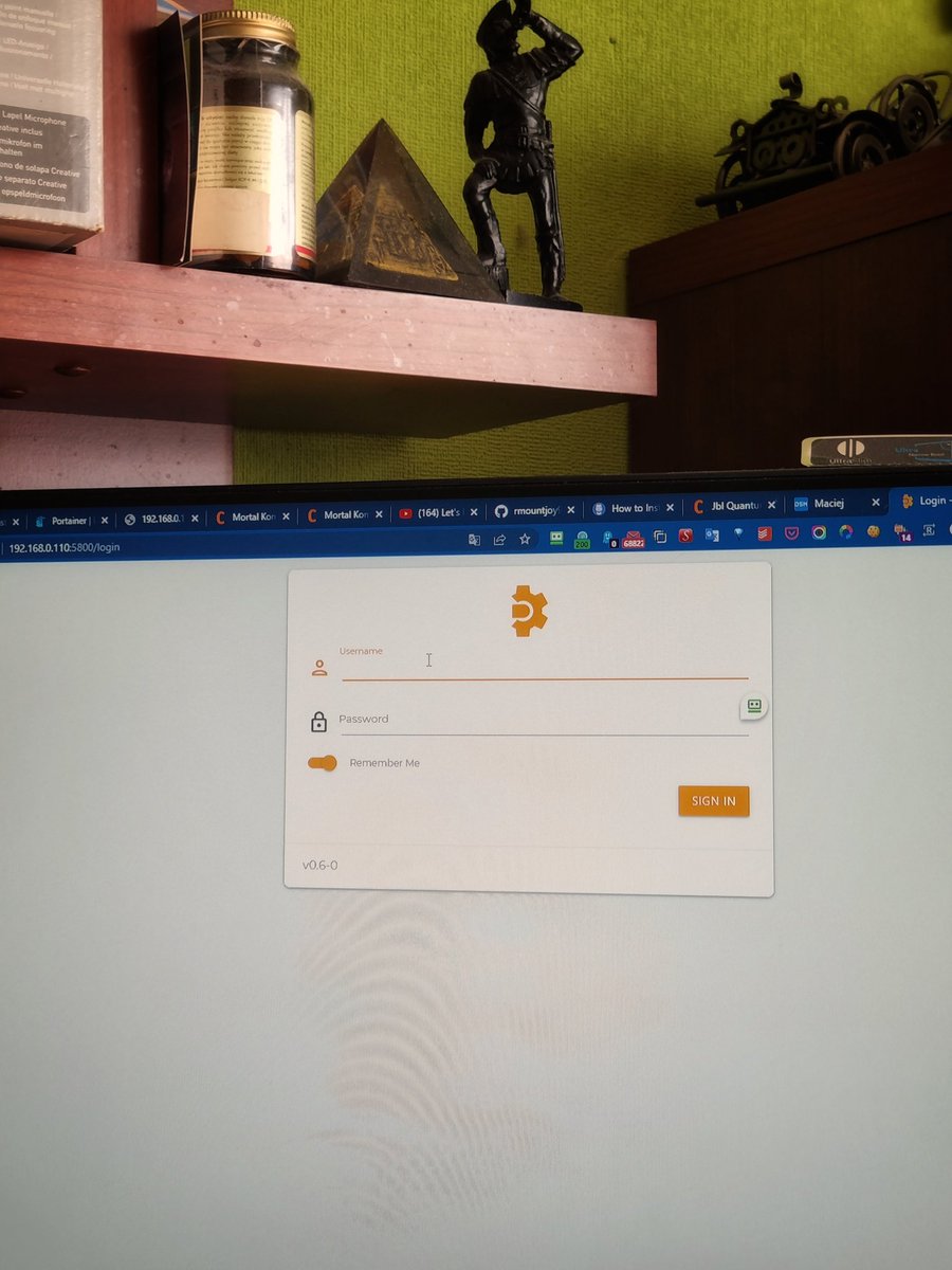 Informatykadlak's tweet photo. Tak wygląda panel logowania wspomnianego w częściej #dashmachine jest narzędzie które ułatwia nam porządkowanie naszych innych kontenerów dokerze @Fan_Technologii @kot_malinek @JohnManham #doker https://t.co/Ji3NfFjk3v
