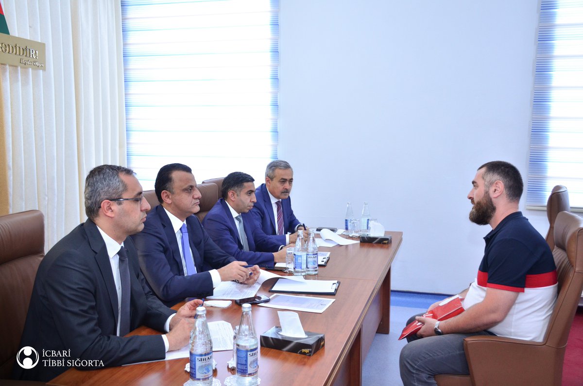 Qəbələ rayon Mərkəzi Xəstəxanasında Qəbələ, Oğuz və İsmayıllı rayon sakinləri ilə görüşdük və onların müraciətlərini dinlədik. Bəzi məsələləri yerində həll etdik. Digər müraciətlərin araşdırılması və qanunvericiliyə uyğun baxılması məqsədilə müvafiq tapşırıqlar verdik.