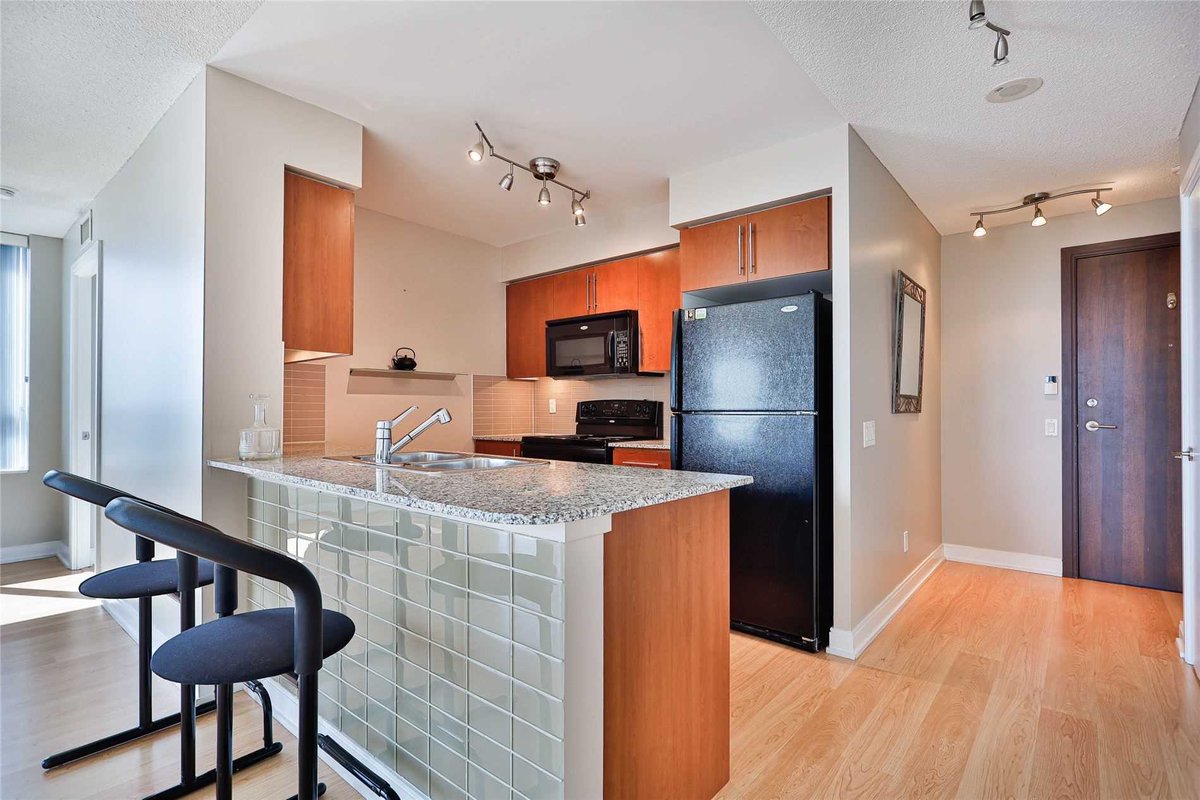 carolpyke1's tweet photo. Stunning &amp; Sun filled 2 bedroom corner unit for lease $2950/month at 35 Viking Lane https://t.co/ZOmVs1kXk2