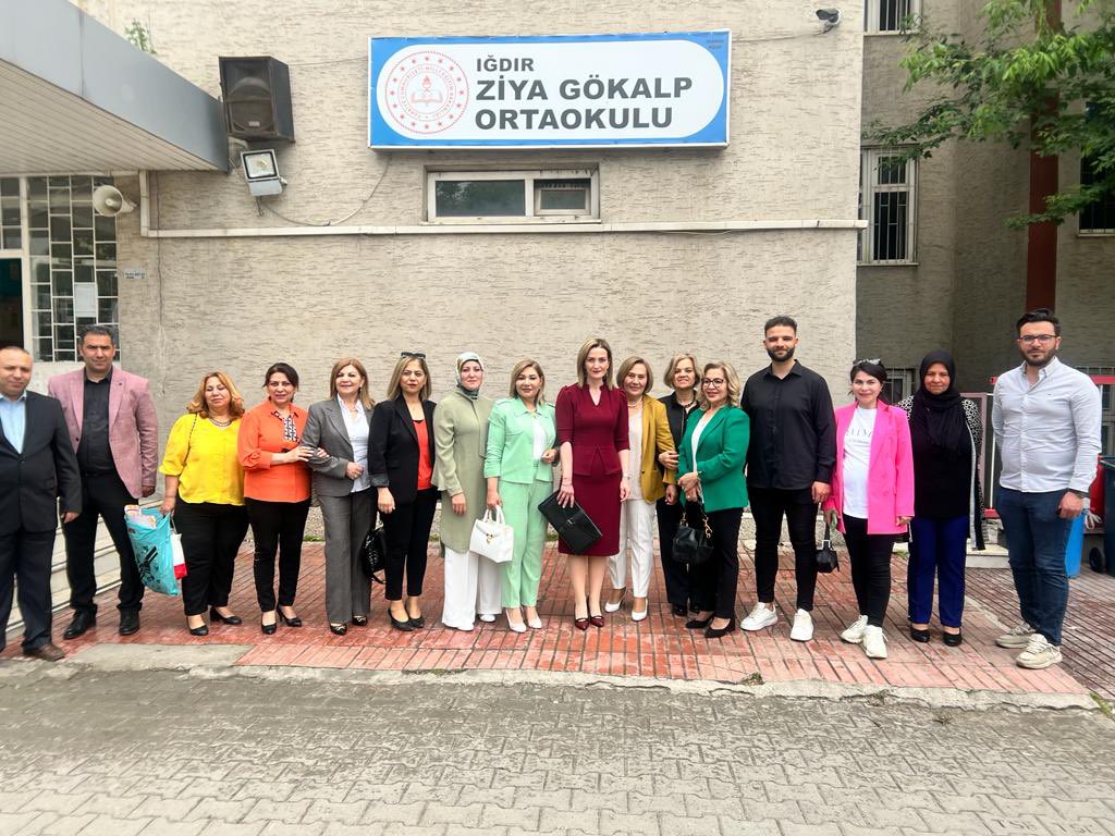 Güçlü kadınlar, güçlü eğitim! 12 Iğdırlı kadınımızın iş birliği ile Ziya Gökalp ortaokuluna yapılan “Fidan Özel eğitim” sınıfının açılışı Sn. Hatice Sarıibrahim hanımefendi, aile ve sosyal hiz. İl müdürümüz Sn. Selçuk Akgül ve dernek yönetim kurulumuzun katılımıyla açıldı.