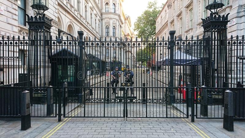 IndiansVoiceUK's tweet photo. Car crashes into Downing Street gates, driver held.

https://t.co/qrOIdj39Iw https://t.co/hZuILDOEIk