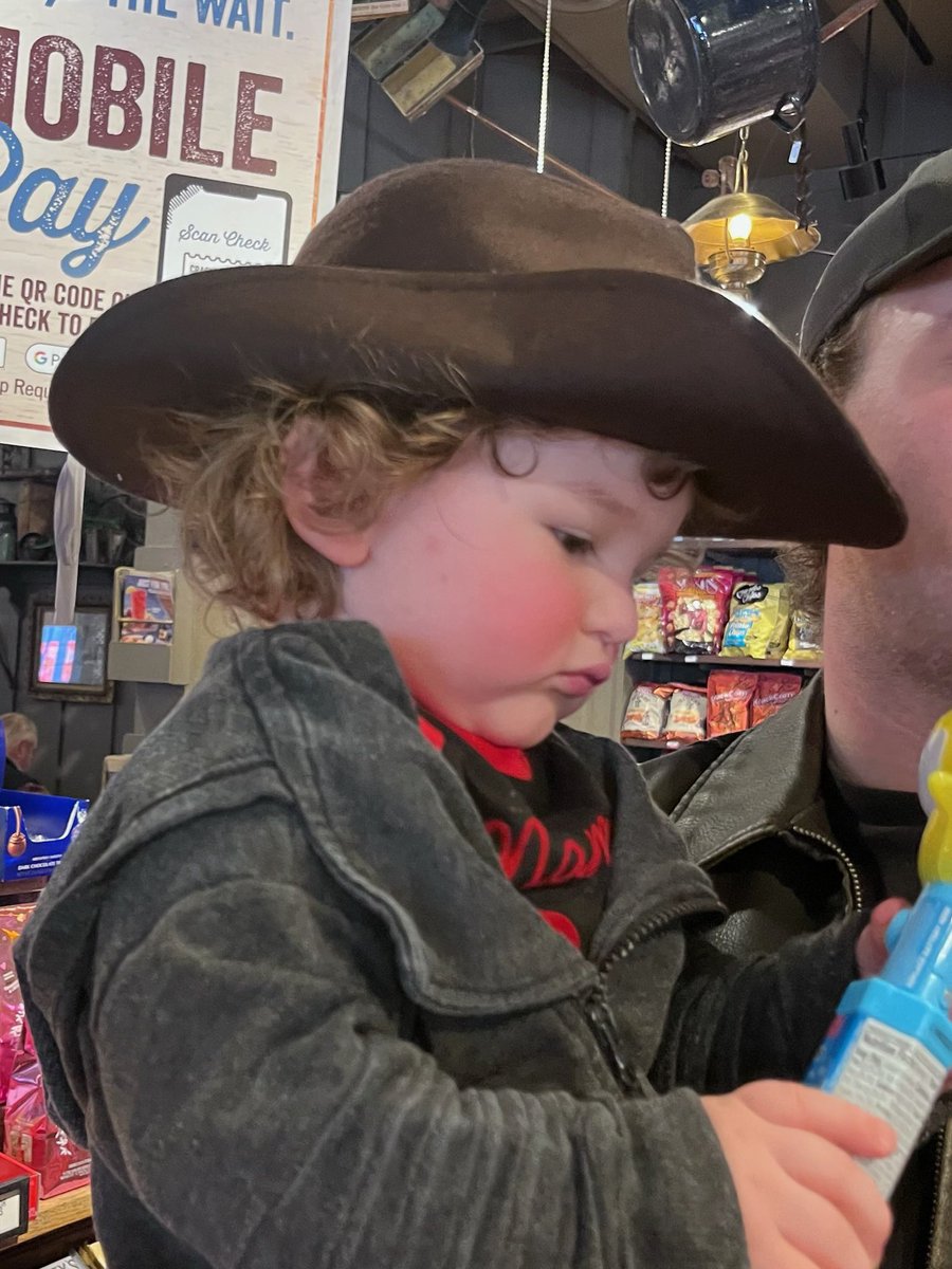 Jmadden98John's tweet photo. Latter tweets, got things to do & people too see. ๐๐บ๐๐บ time to get my #Groove on. #PutYourBootsOn https://t.co/pcTTS9epp7 https://t.co/409fR3zeUw