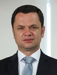 Anderson Torres, preso injustamente comprovado, sua mulher com câncer, pai de família e teve que tomar todo dia quase uma caixa de calmante, entrou em um estado de depressão avançado com pensamentos em querer se matar e a PF quer tirar seu salário e expulsar
Ví poucos lutando por