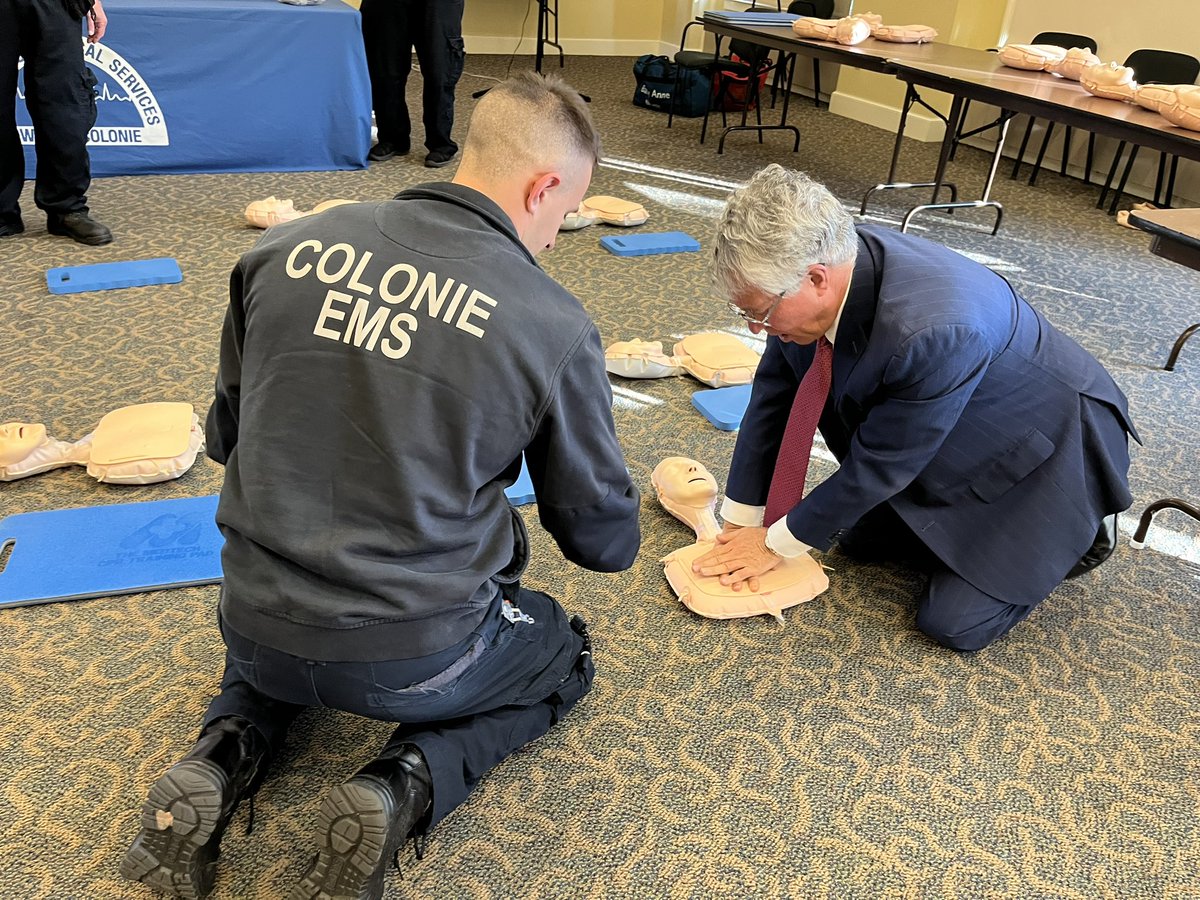 Last night we had a great turnout for our @ColonieEMS CPR Training event at the Crossings. Attendees learned how to perform hands-only CPR, administer Narcan and use an AED in case of an emergency. A huge thank you to the all of the amazing EMS professionals!