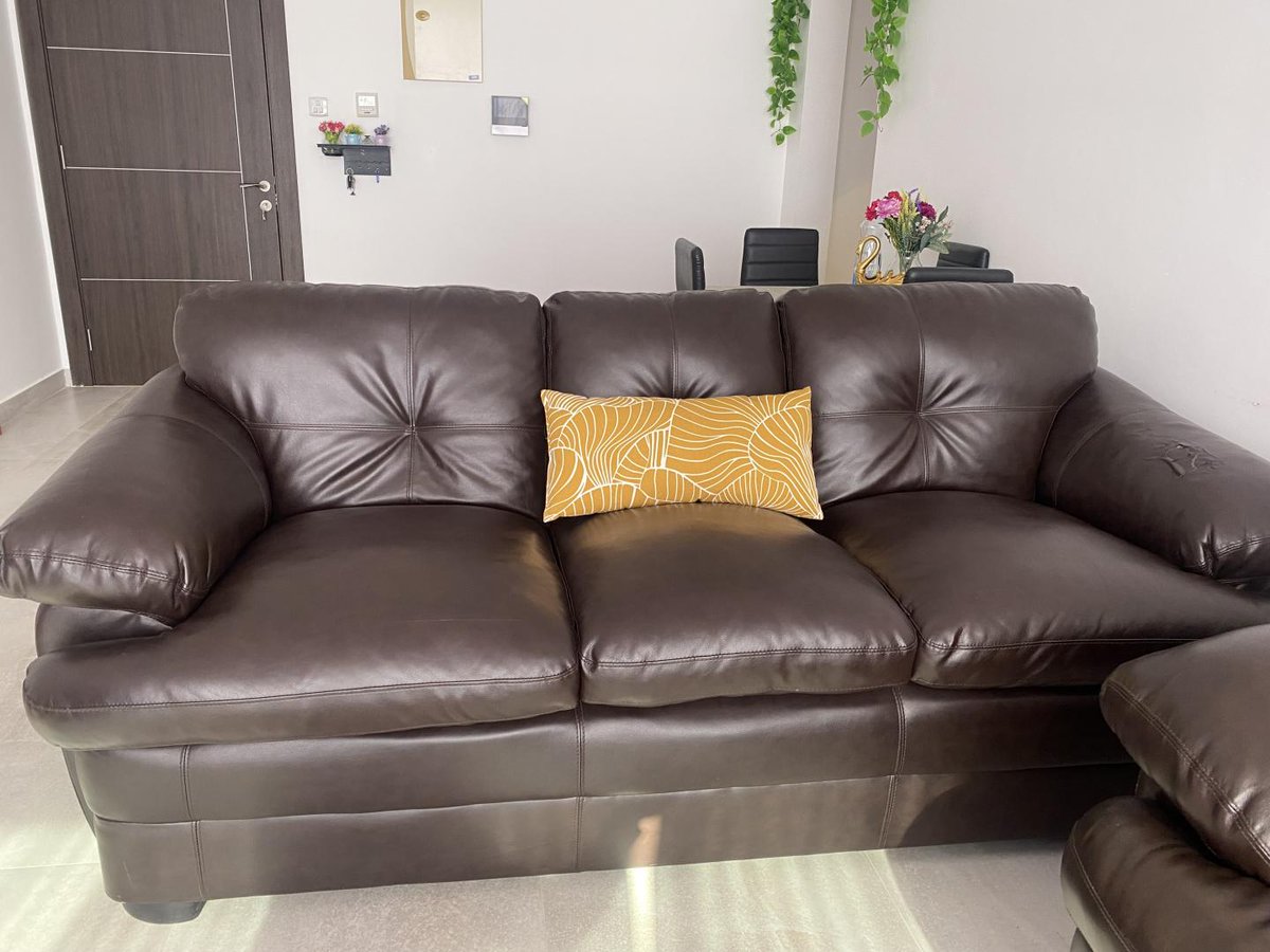3+2+1 Sofa bought from Safat Alghanim in Nov 2019 well maintained for Sale
@ tinyurl.com/423n9ysw
#safat #alghanim #sofa #rexin #maintained #bought #sale #online #business #classified #ads #classifiedads #kuwait #kuwaitcity