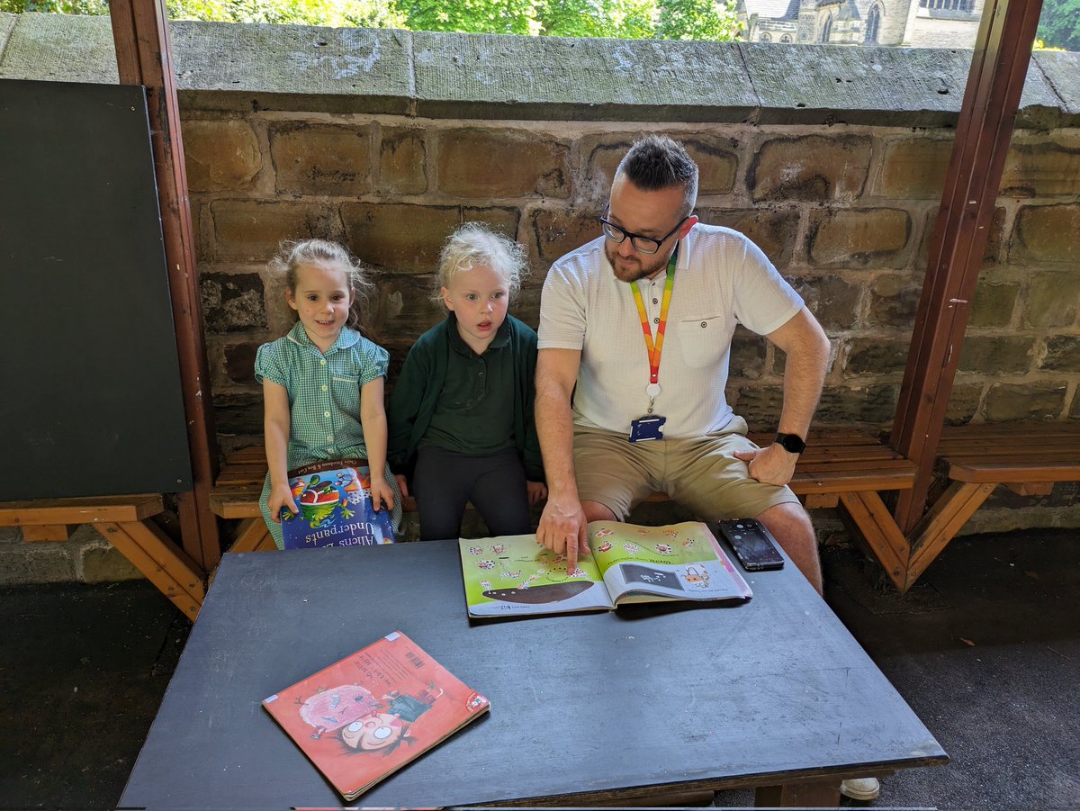 WCofE_Elm's tweet photo. Mr Booth joined us today for fun in the sun 🌞 @WCofESLT https://t.co/My28hn1tJD