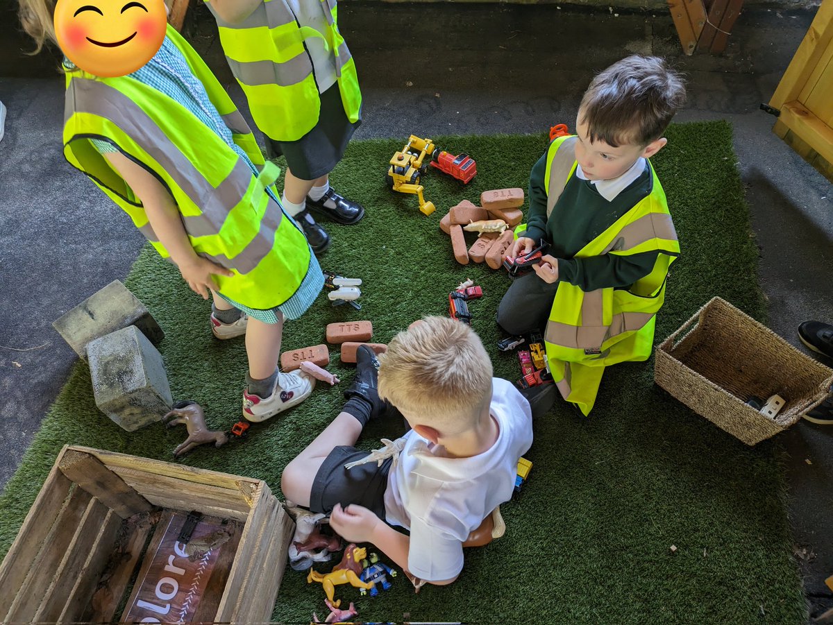 WCofE_Elm's tweet photo. Mr Booth joined us today for fun in the sun 🌞 @WCofESLT https://t.co/My28hn1tJD