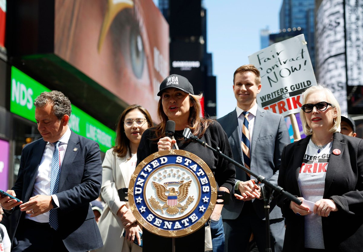 NEW 

#Mariskahargitay - Writers Strike, New York, United States - 25 May 2023