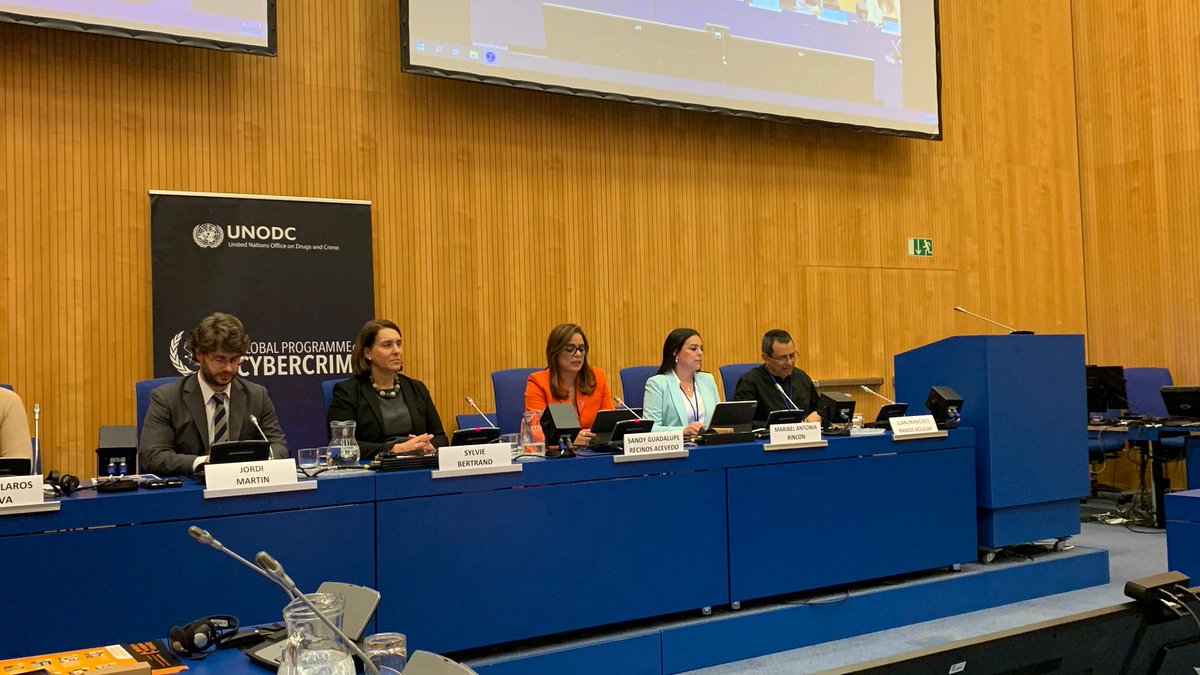 Desde la ciudad de Viena🇦🇹,Secretaria Ejecutiva  SVET participó en:"Prevención del ciberdelito:la experiencia en Centroamérica”, organizado por <a href="/UNODC_ROPAN/">UNODC in Central America and the Caribbean</a>. Durante su presentación, compartió innovadoras y efectivas acciones implementadas por SVET para prevenir los ciberdelitos.