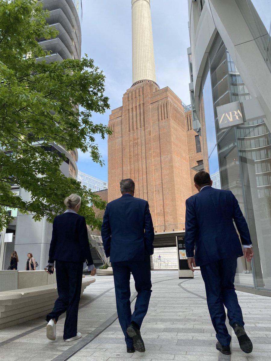 David Cameron (@david_cameron) on Twitter photo Back in 2010, I launched our manifesto in the ruined shell of Battersea Power Station. Just 3 years later I helped break ground at the site. This week I visited the incredibly impressive new <a href="/BatterseaPwrStn/">Battersea Power Station</a>, testament to how govt working with private investment can drive change. Back in 2010, I launched our manifesto in the ruined shell of Battersea Power Station. Just 3 years later I helped break ground at the site. This week I visited the incredibly impressive new <a href="/BatterseaPwrStn/">Battersea Power Station</a>, testament to how govt working with private investment can drive change.
