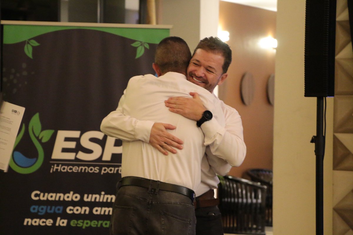 ESPAMarinilla's tweet image. Somos el corazón de la ESPA.💚💙 En la noche de ayer conmemoramos los 25 años de nuestra amada empresa junto a todo nuestro equipo. 🍃♻️