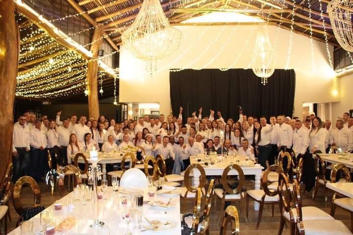 ESPAMarinilla's tweet image. Somos el corazón de la ESPA.💚💙 En la noche de ayer conmemoramos los 25 años de nuestra amada empresa junto a todo nuestro equipo. 🍃♻️