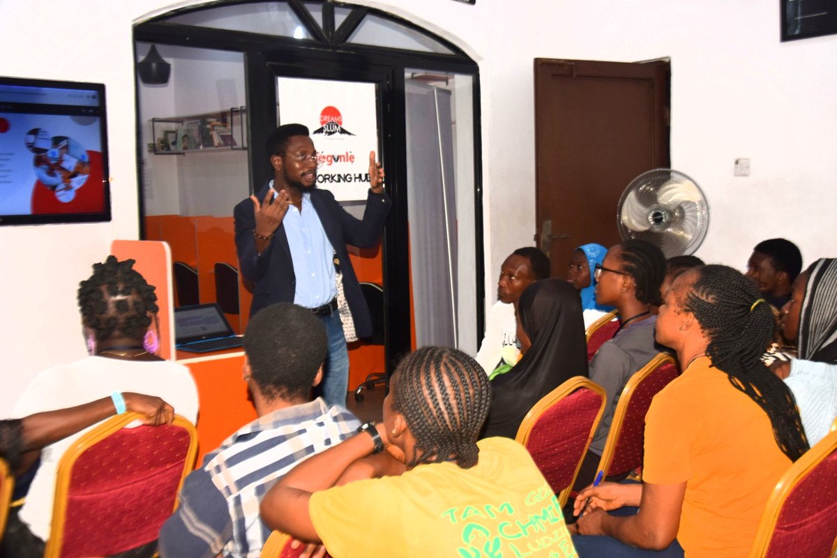 During the Business Management Class, we had an expert @tosinikuyinminu who taught our trainees digital skills all entrepreneurs must have in the digital economy We are grateful to the support from the Rotary Club of Scarsdale & partnership from The JTA Foundation #dfts #AVEC