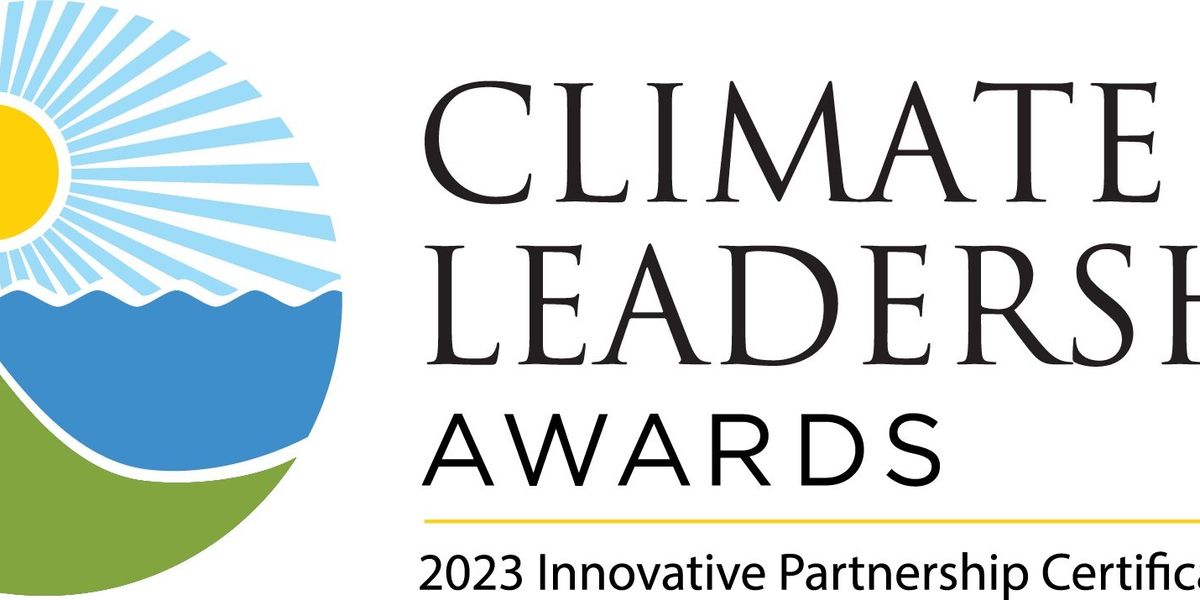 Penske Transportation Solutions recipient of Climate Leadership Award for electric truck innovations: ow.ly/mh6E50OxFgb

@TheCLC2023 @DaimlerTruckNA @freightliner @ACTExpo @GNA_Consulting 

#TheCLC #CleanTransportation #sustainability #StateofSustainableFleets #Penske