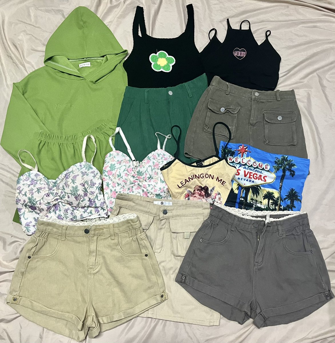 nonkoy09's tweet photo. 🧸 ส่งต่อเสื้อผ้าน่ารักๆๆ มีมากกว่าในรูป 
🫶รี+ฟอล ลด5฿
ค่าส่ง 45฿ ไม่เกิน 5 ตัว 

#เสื้อผ้ามือสองสภาพดี #ส่งต่อเสื้อผ้ามือสอง #เสื้อผ้ามือ2 #เสื้อผ้า #ส่งต่อ #เสื้อผ้ามือสอง #เสื้อผ้ามือสองราคาถูก #โล๊ะตู้  #โล๊ะตู้เสื้อผ้า #ส่งต่อเสื้อผ้า #vghbkk #vghbkkมือสอง https://t.co/al0BDQ4EFE